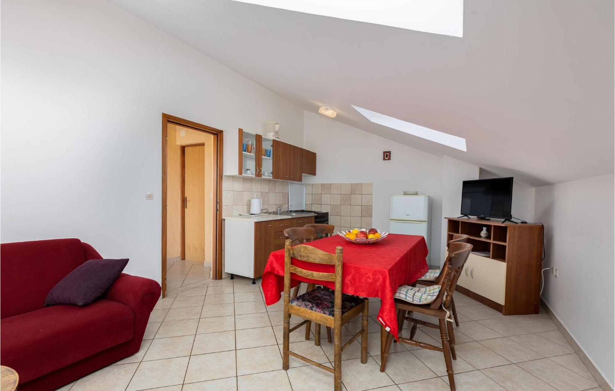 2 Bedroom Beautiful Apartment In Rasopasno Extérieur photo