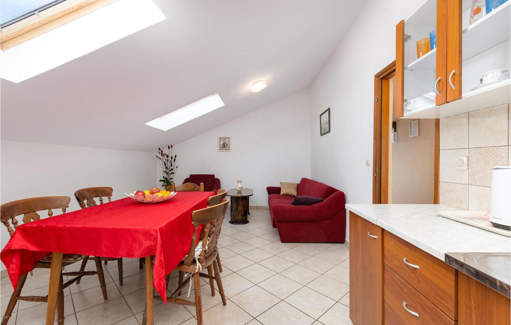 2 Bedroom Beautiful Apartment In Rasopasno Extérieur photo