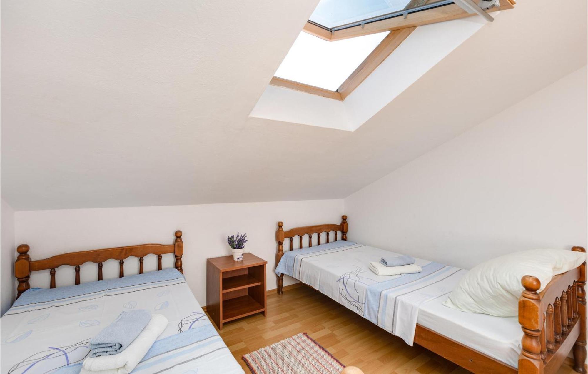 2 Bedroom Beautiful Apartment In Rasopasno Extérieur photo