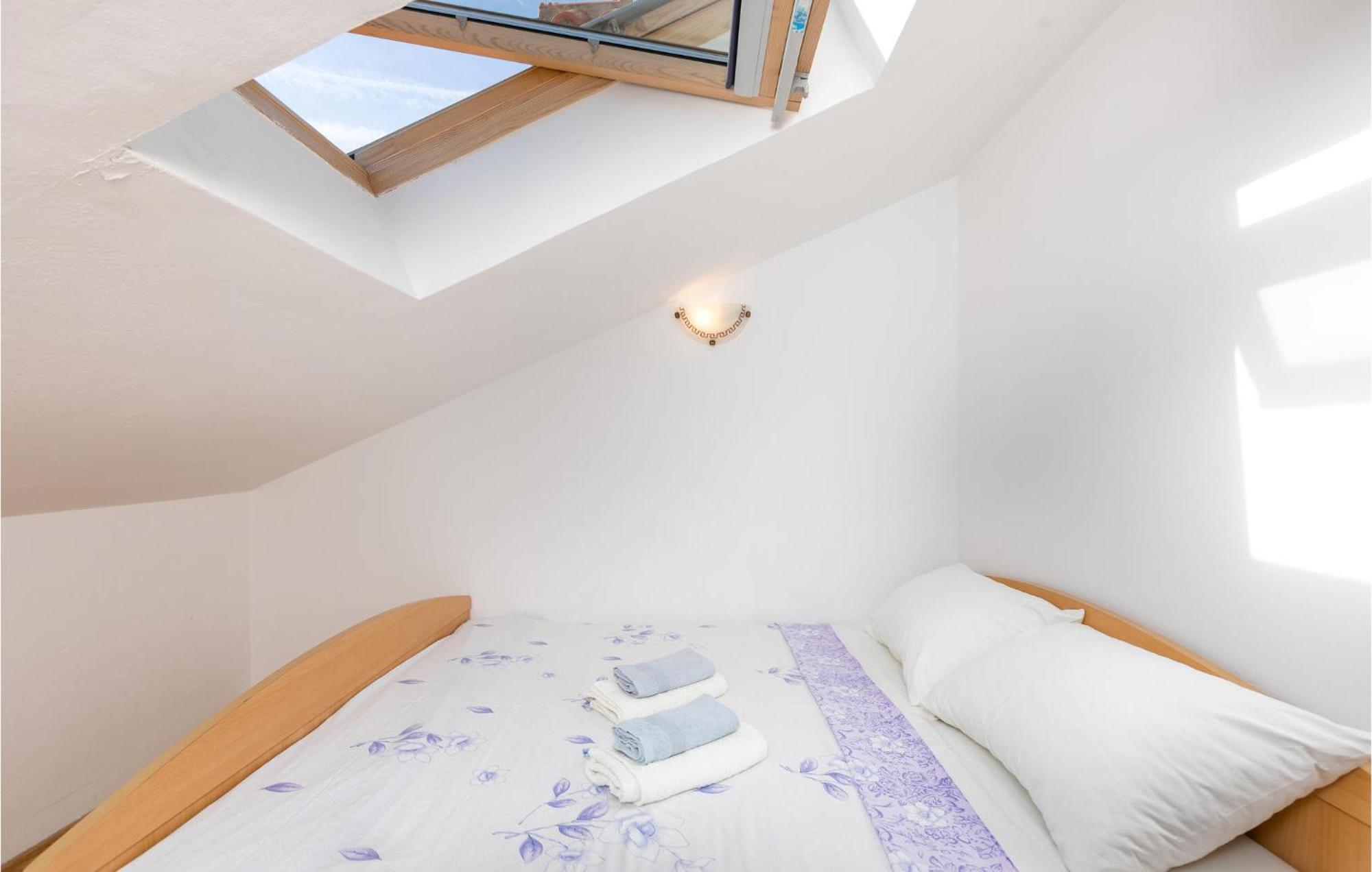 2 Bedroom Beautiful Apartment In Rasopasno Extérieur photo